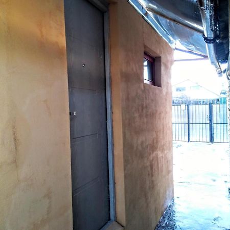 Two Rooms Rustic House - Self Check-In 布加勒斯特 外观 照片