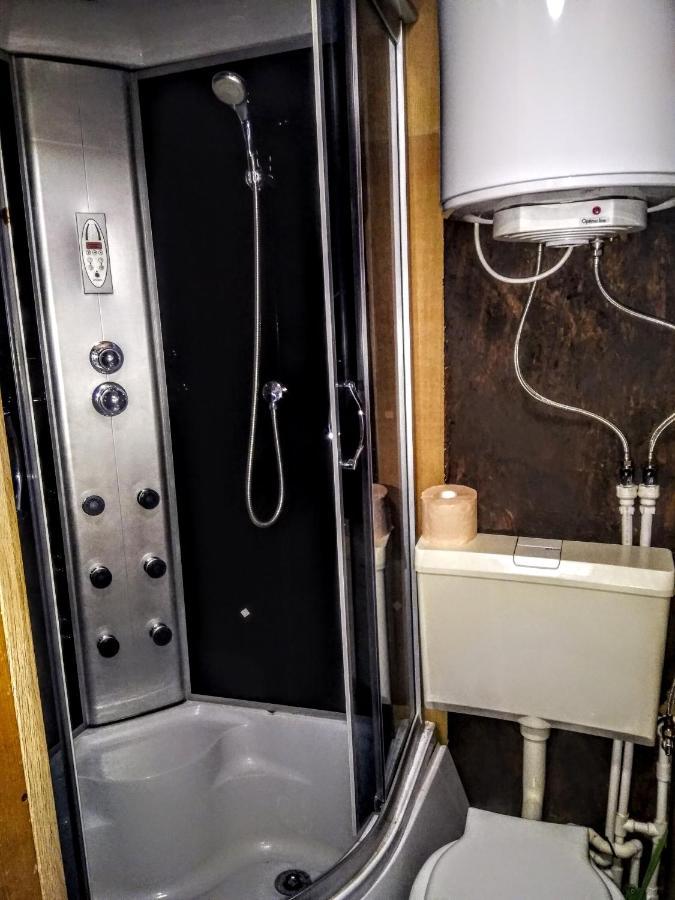 Two Rooms Rustic House - Self Check-In 布加勒斯特 外观 照片