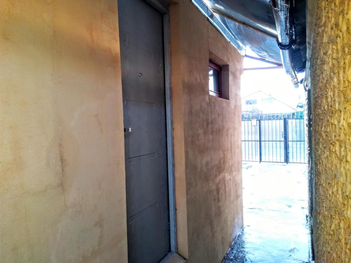 Two Rooms Rustic House - Self Check-In 布加勒斯特 外观 照片