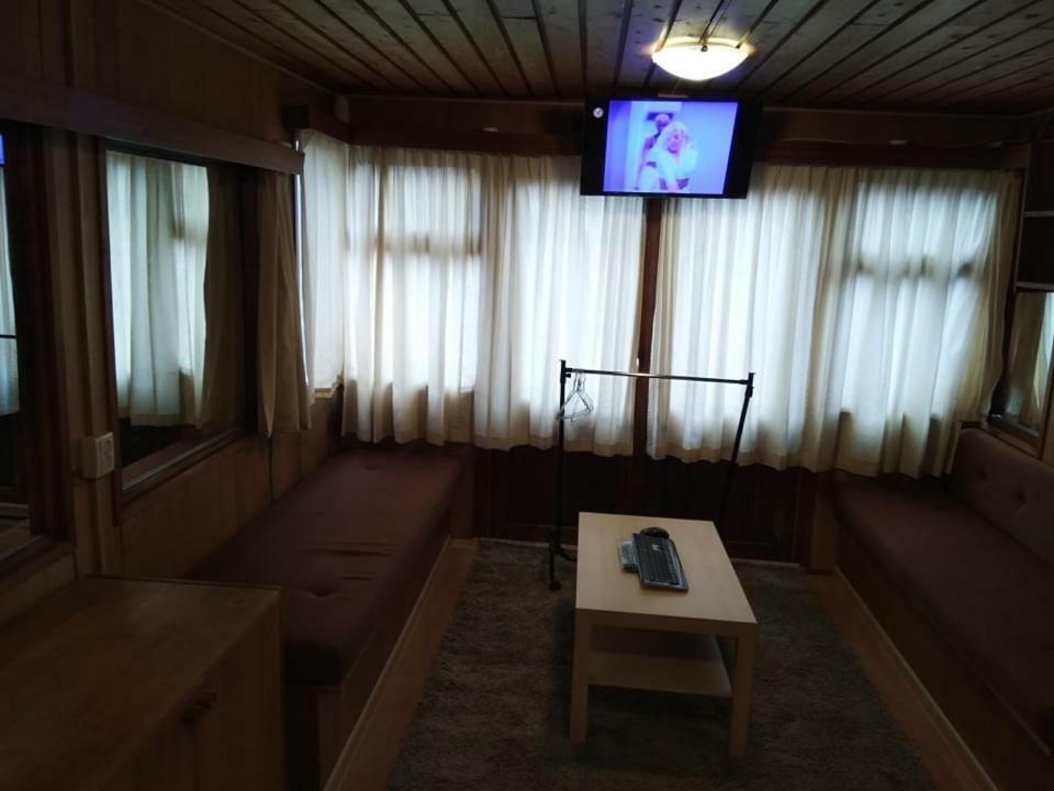 Two Rooms Rustic House - Self Check-In 布加勒斯特 外观 照片
